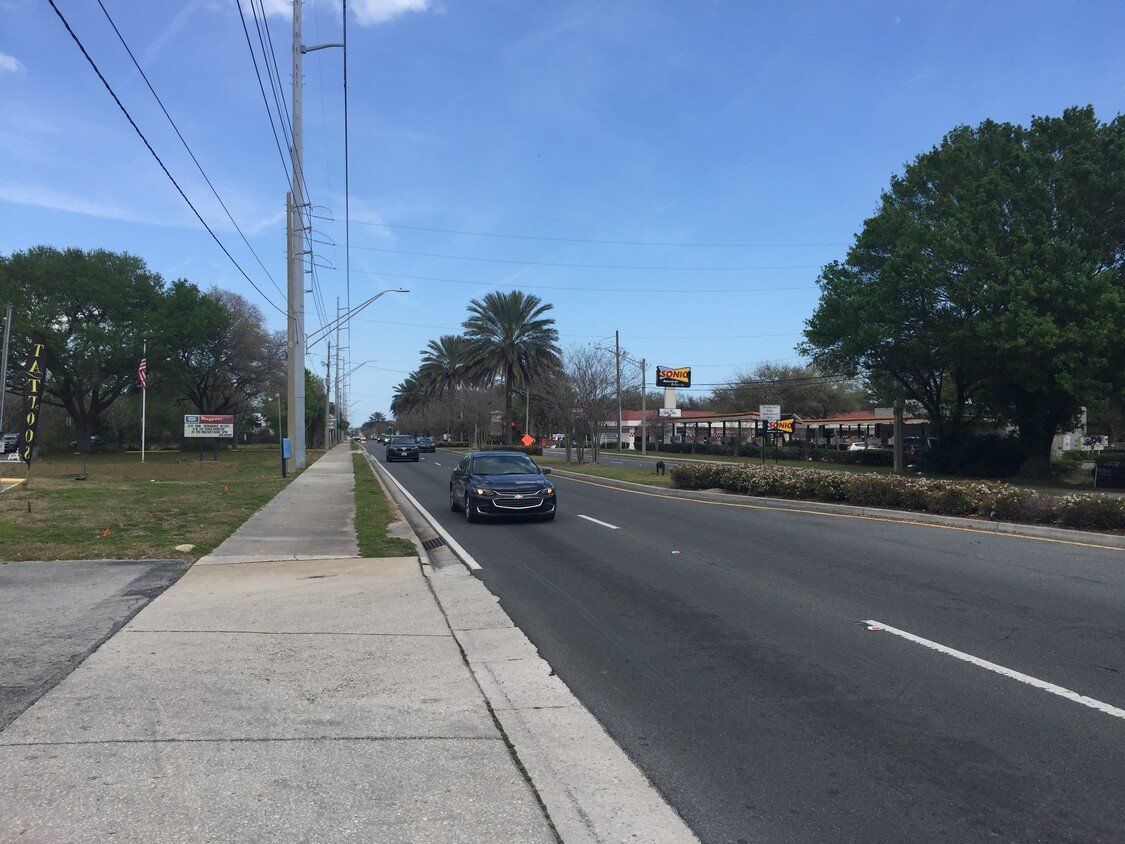 Retail Space For Lease: 2550 Mayport Rd, Jacksonville, FL 32233